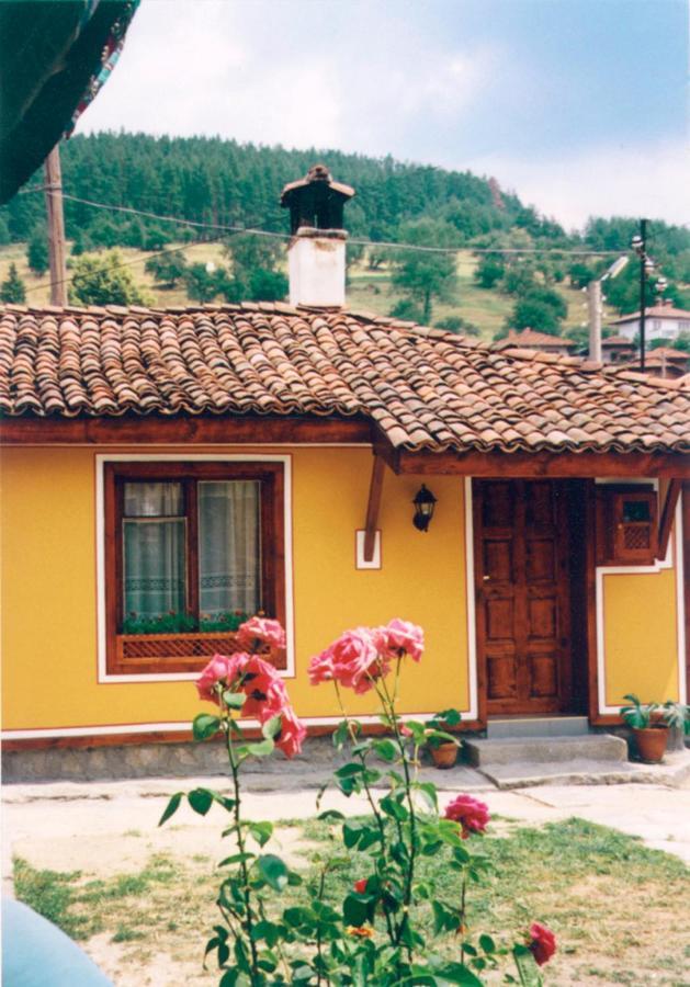 Янко Кехая Hotel Koprivshtitsa Eksteriør billede